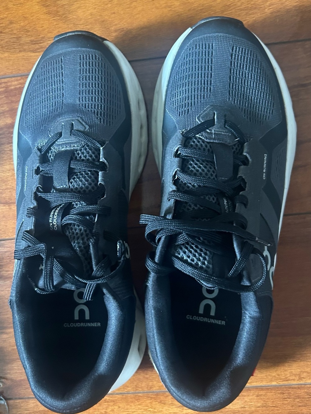 On Running Women’s Athletic Shoes - Black/White - Picture 4 of 4